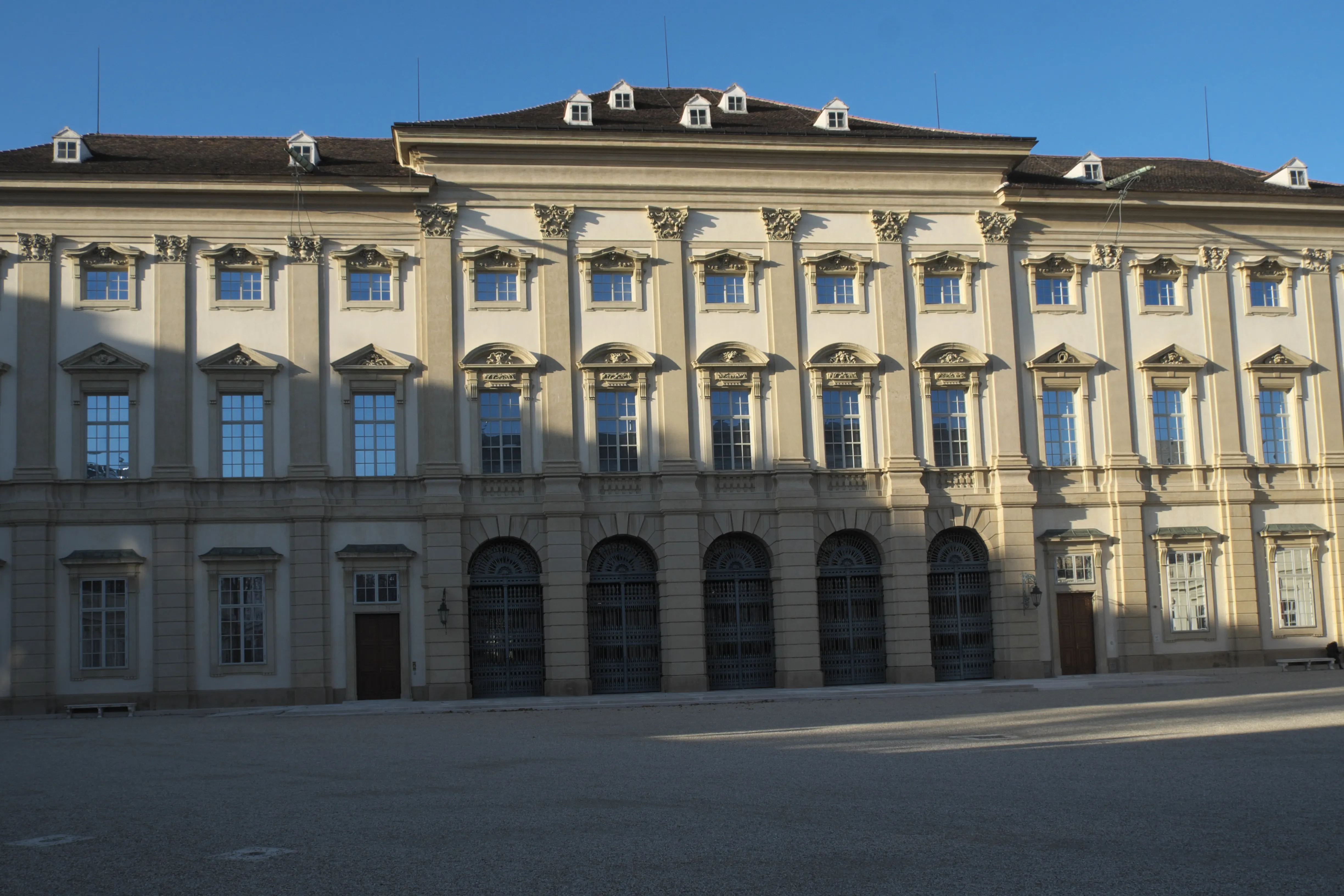 Symbolfoto: Gartenpalais Liechtenstein, Alsergrund (Umgebung, kein Foto von Sobieski Town Apartments)
